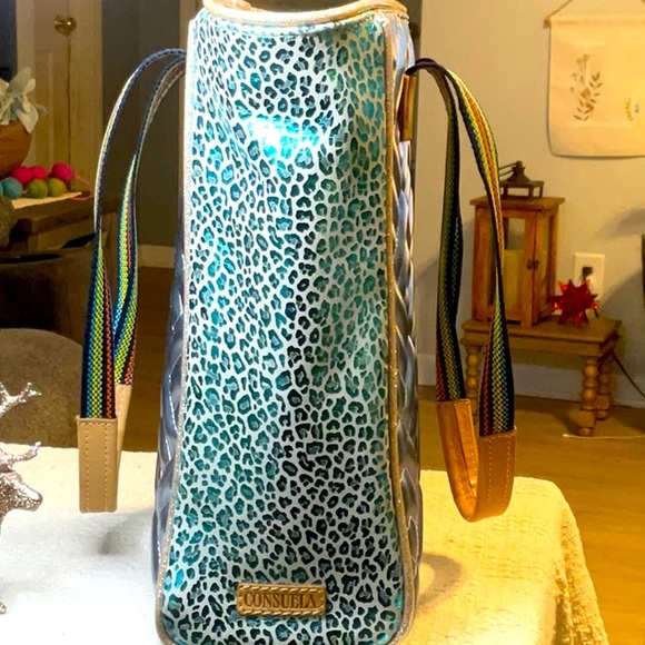 Consuelo Classic Kat Chica Tote - Picture 3 of 4